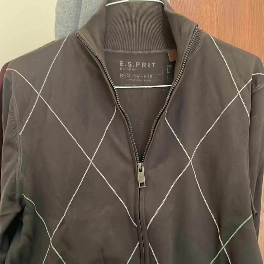 Full zip E.S.PRIT sweater.  Great condition, no rips, or stains.Size large,Brown